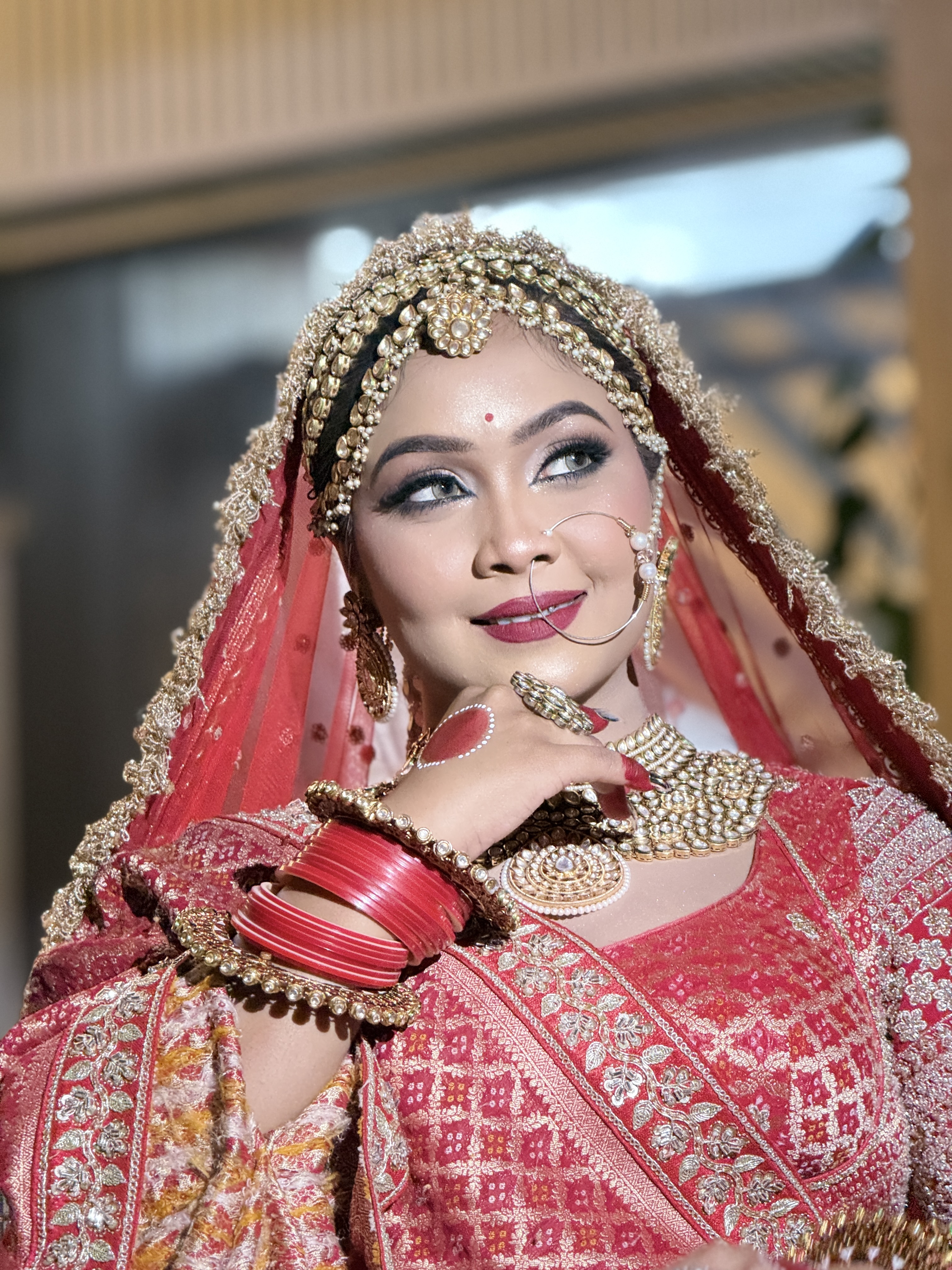 Every detail crafted to enhance your natural radiance. Soft, luminous skin, defined eyes, and a timeless finish designed to look flawless in person and in every wedding photograph.